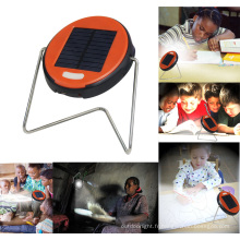 Lampe solaire pour la lecture de l’enfant de zone rurale
